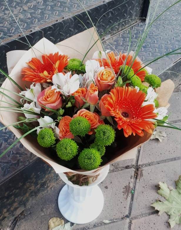 Букет цветов из: Герберы, Хризантемы, Альстромерии и Розы в Старое