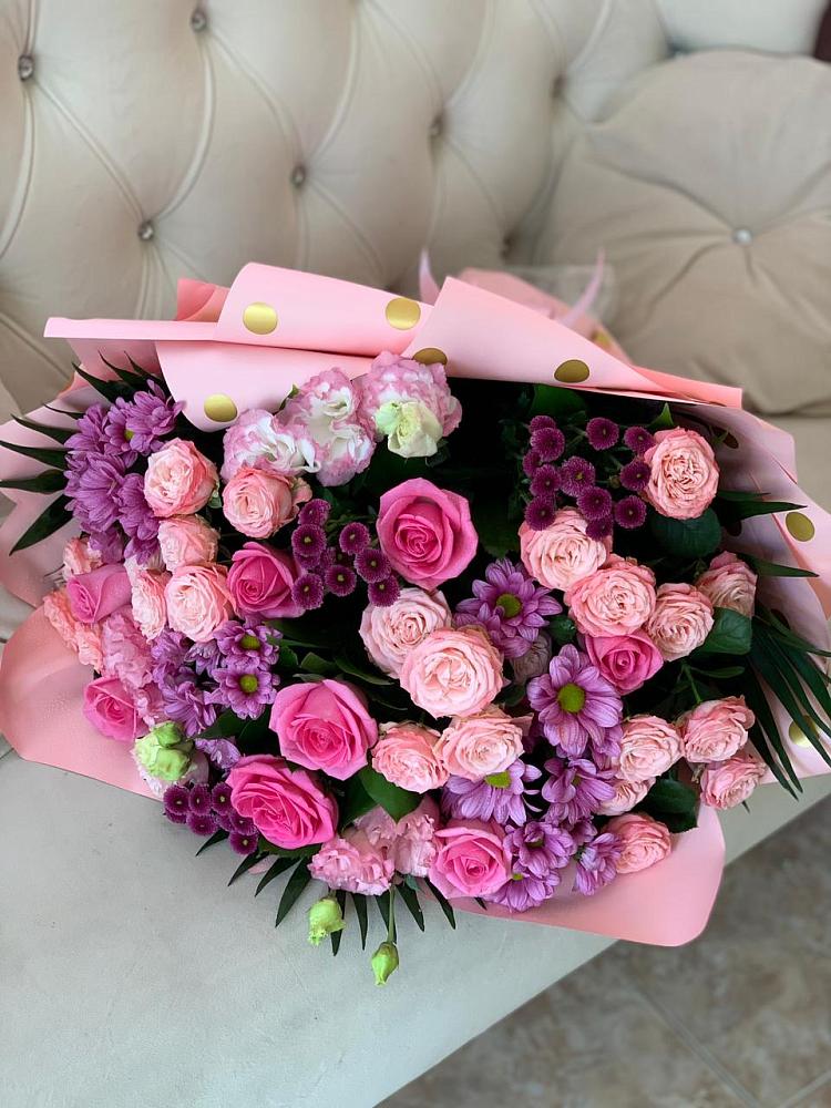 Букет цветов из: Хризантемы, Розы и Лизиантусы в Старое