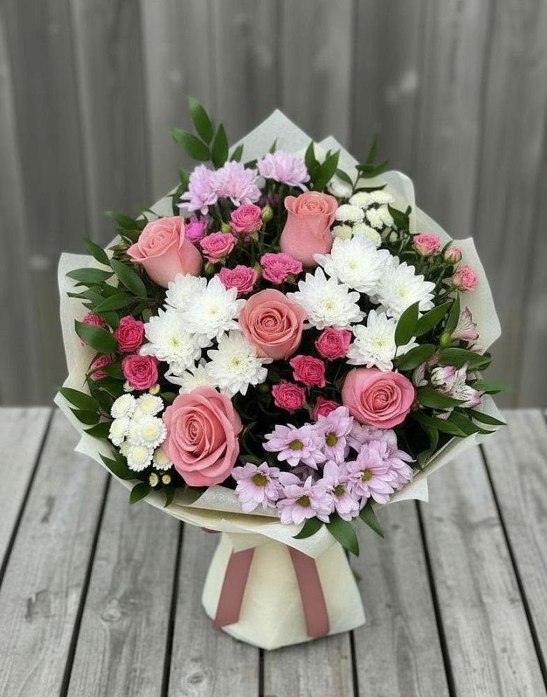 Букет цветов из: Альстромерии, Гвоздики, Розы и Хризантемы в Старое