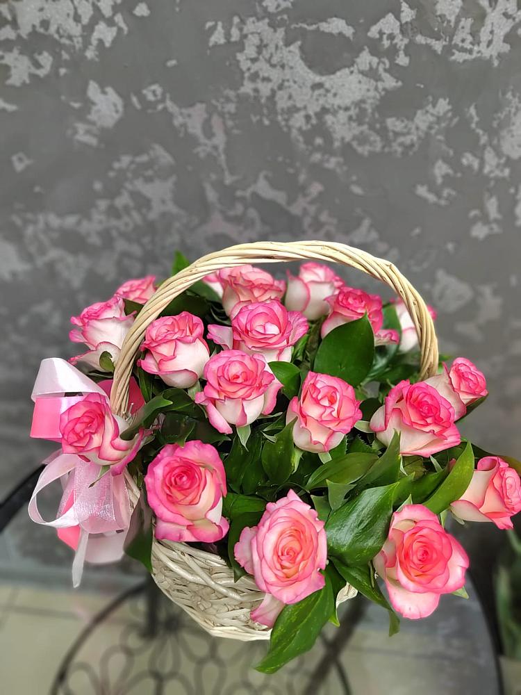 Цветочная композиция из Розы в корзине в Старое