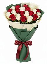 Букет Микс из красных и белых роз в Старое