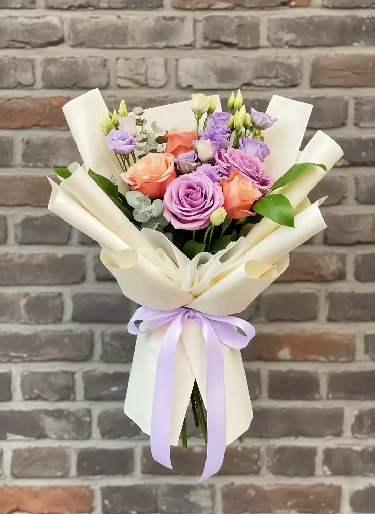 Букет цветов из: Лизиантусы и Розы в Старое