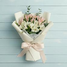 Букет цветов из:  Альстромерии в Старое