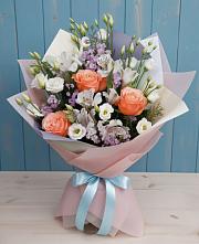 Букет цветов из:  Лизиантусы, Розы, Альстромерии и Гипсофила в Старое