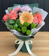 Букет цветов из:  Гвоздики, Розы, Герберы и Хризантемы в Старое
