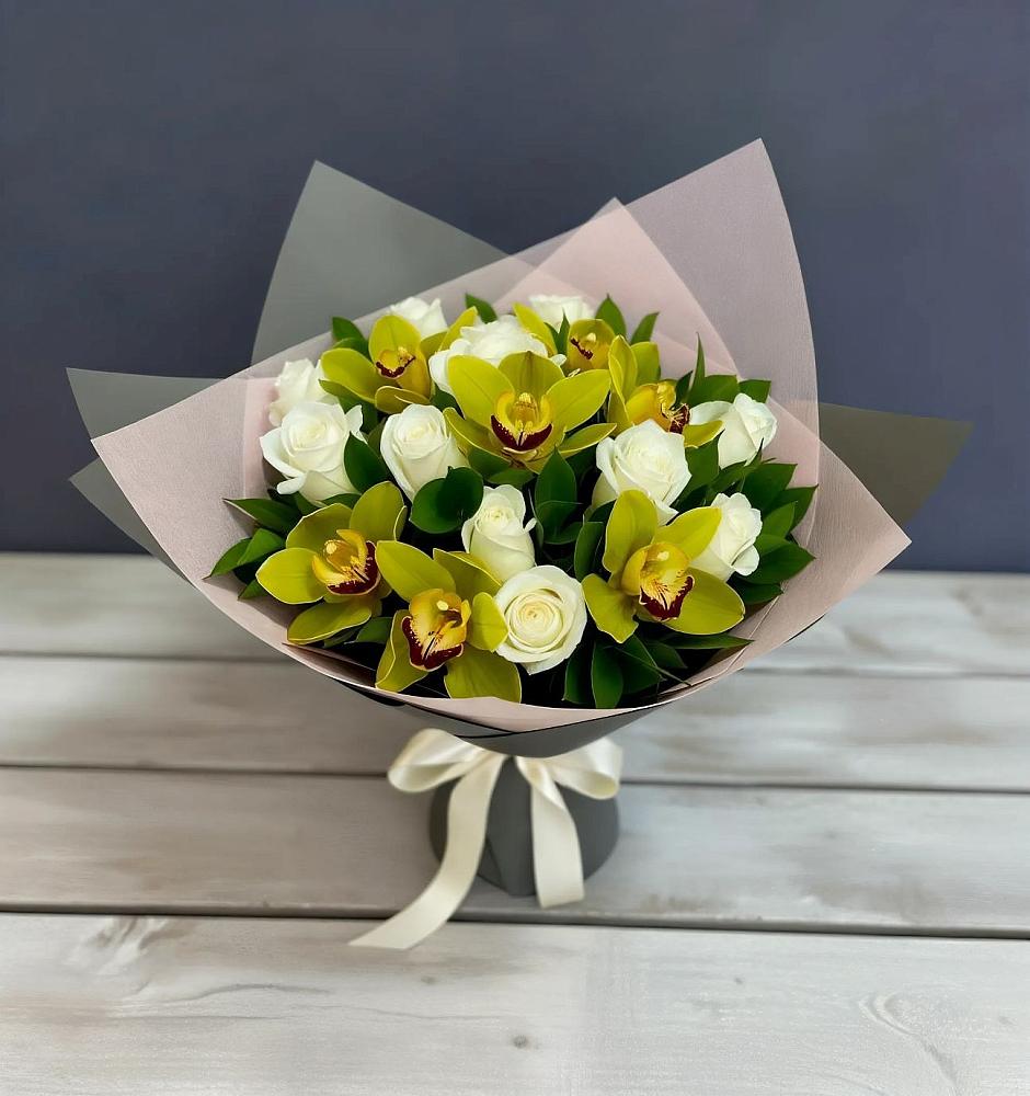 Букет цветов из: Орхидеи и Розы в Старое