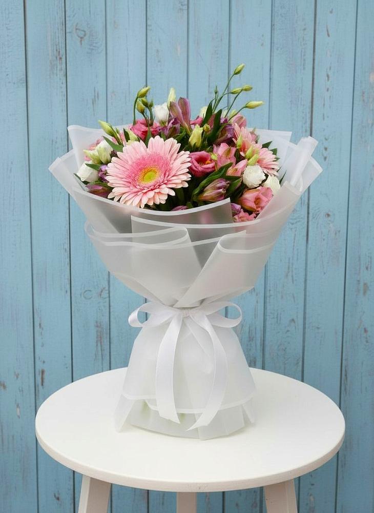 Букет цветов из: Герберы, Альстромерии и Лизиантусы в Старое