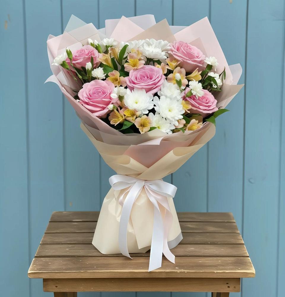 Букет цветов из: Гвоздики, Орхидеи и Розы в Старое