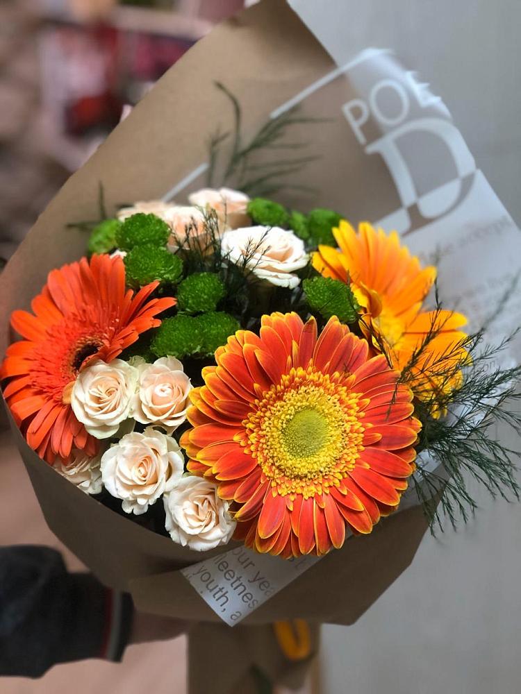 Букет цветов из: Герберы, Хризантемы и Розы в Старое