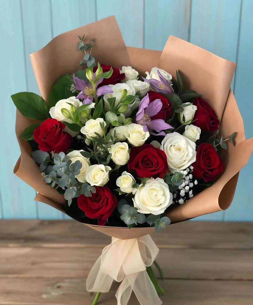 Букет цветов из: Розы и Альстромерии в Старое