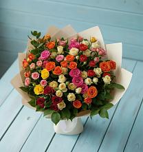 Букет Микс из разноцветных кустовых роз в Старое