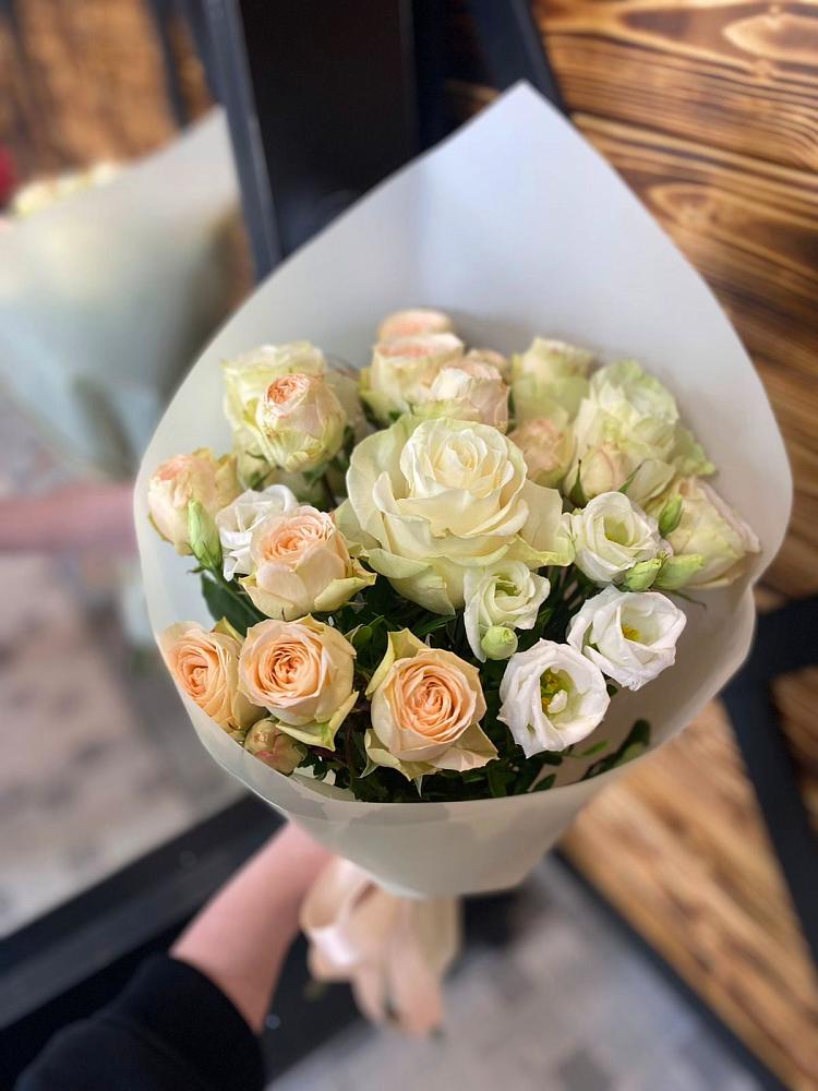 Букет цветов из: Розы и Лизиантусы в Старое