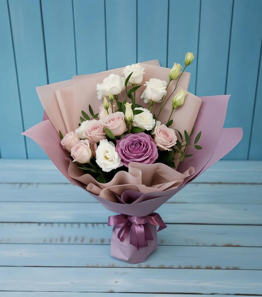 Букет цветов из: Розы и Лизиантусы в Старое